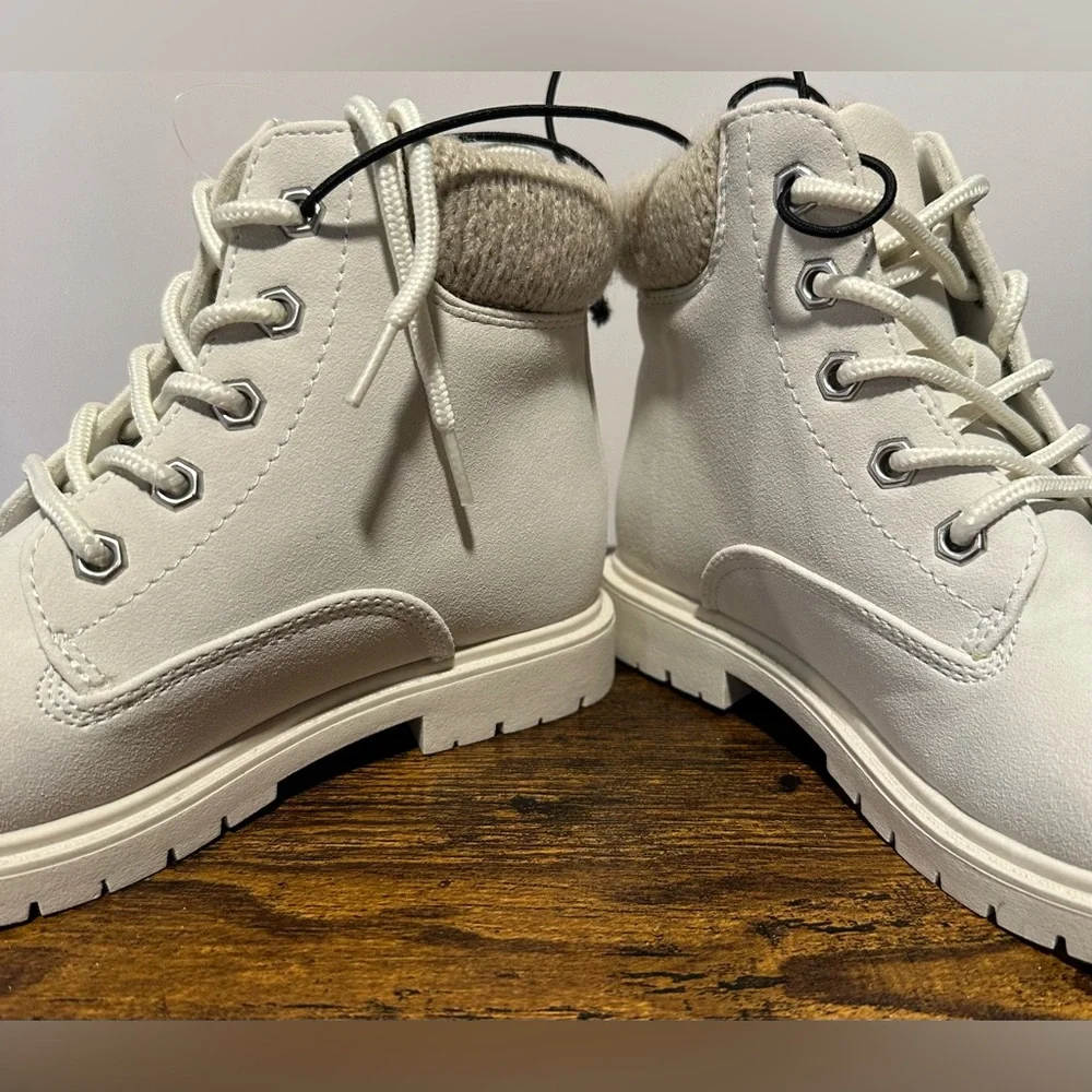 Thereabouts Girls Ember Off White Flat Heel Hiking Boots NWT Various Sizes
